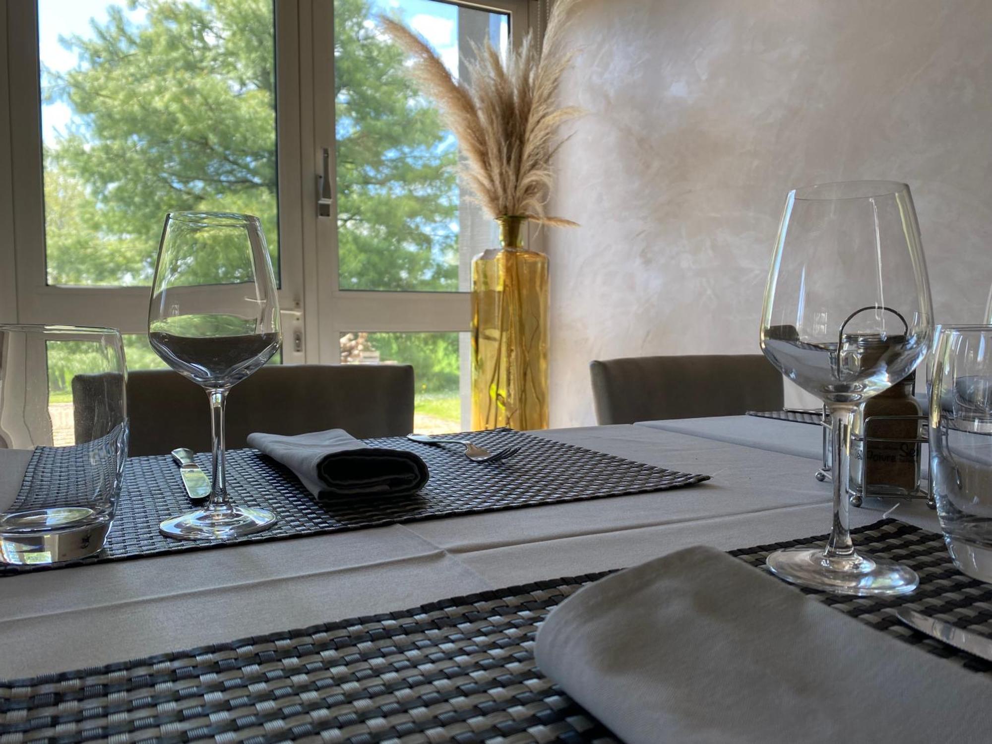 Les Orchidees , Hotel & Restaurant Verdun-sur-Meuse Ngoại thất bức ảnh