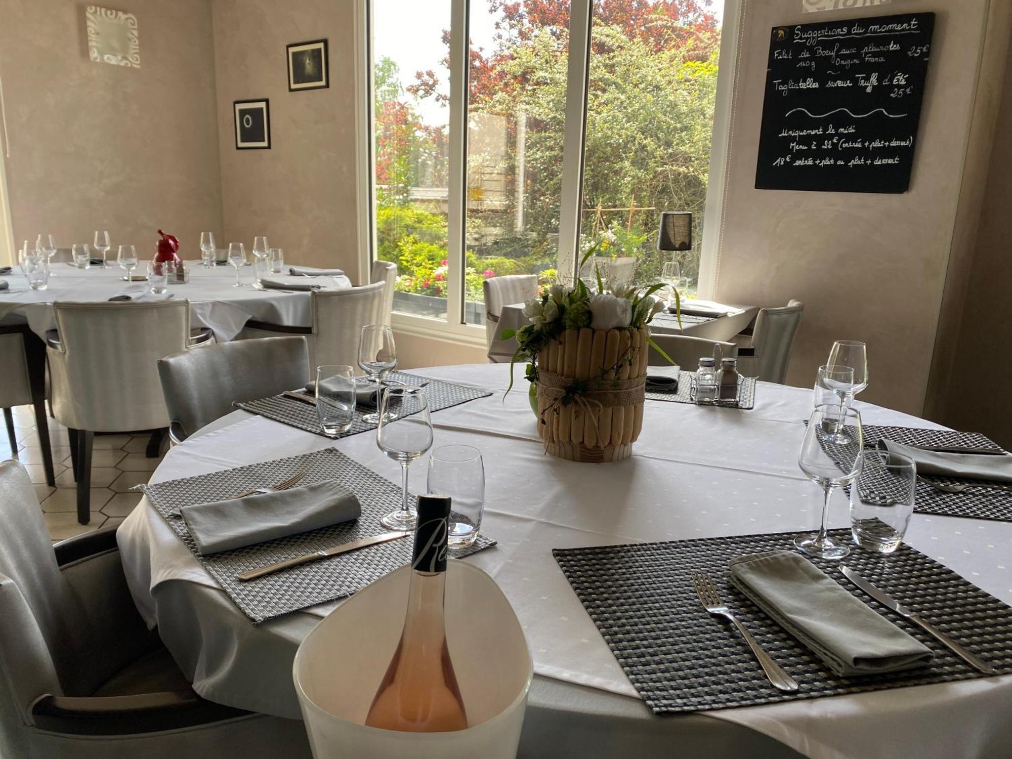 Les Orchidees , Hotel & Restaurant Verdun-sur-Meuse Ngoại thất bức ảnh