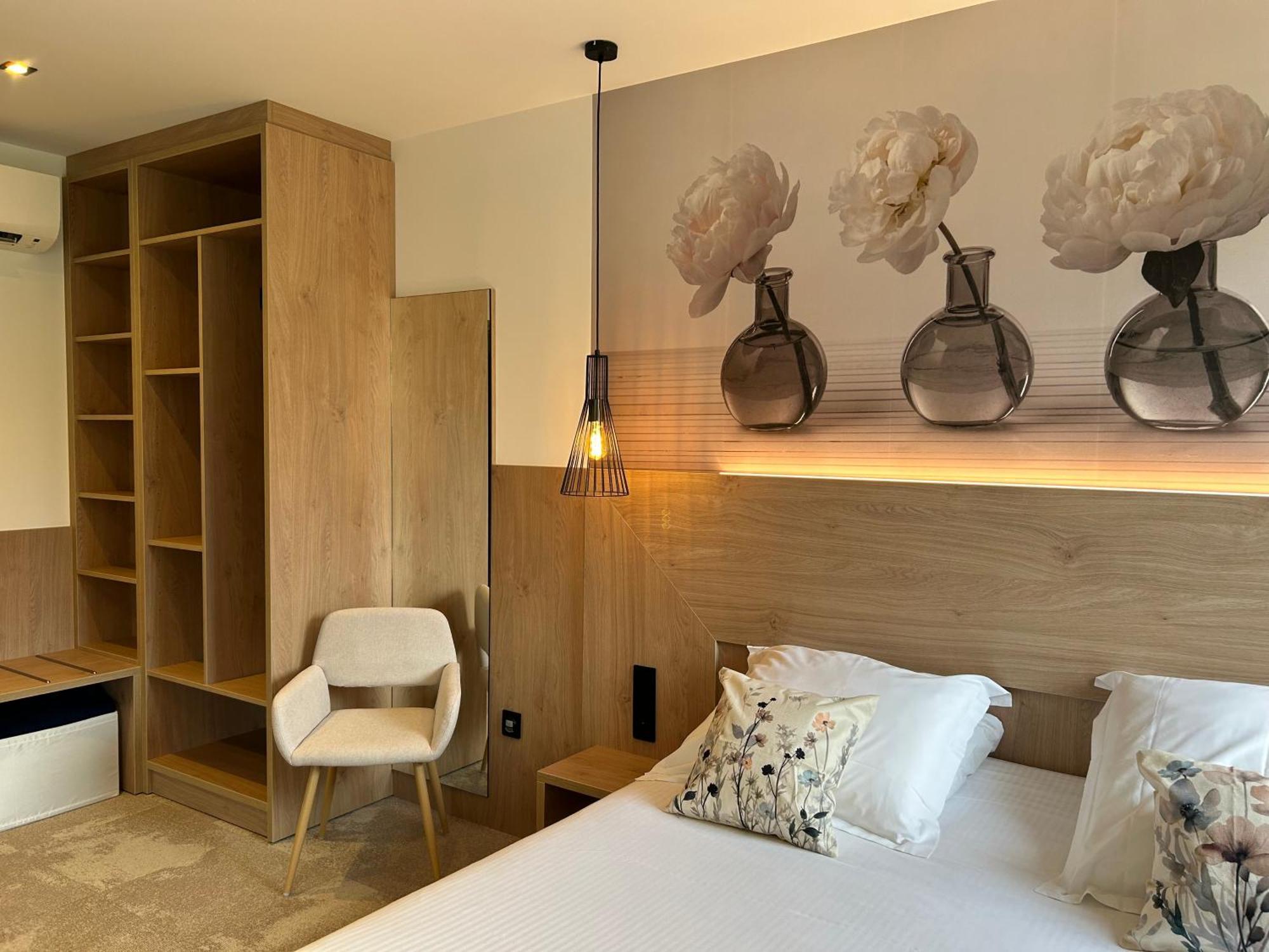 Les Orchidees , Hotel & Restaurant Verdun-sur-Meuse Ngoại thất bức ảnh